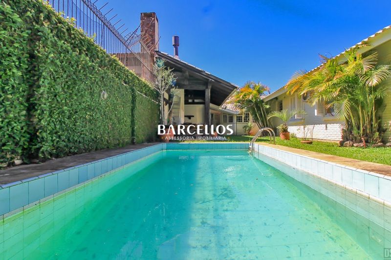 Casa com 3 quartos, 4 banheiros e 280m² à venda no bairro Ipanema, Porto Alegre