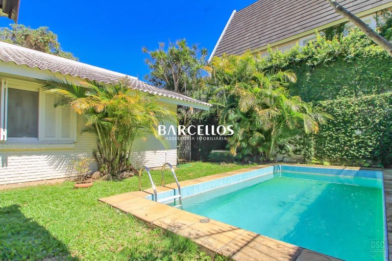 Casa com 3 quartos, 4 banheiros e 280m² à venda no bairro Ipanema, Porto Alegre