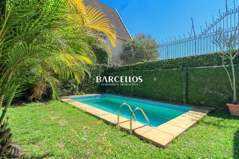 Casa com 3 quartos, 4 banheiros e 280m² à venda no bairro Ipanema, Porto Alegre