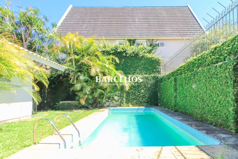 Casa com 3 quartos, 4 banheiros e 280m² à venda no bairro Ipanema, Porto Alegre