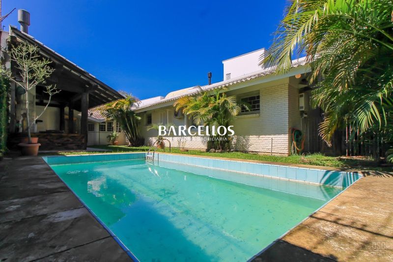 Casa com 3 quartos, 4 banheiros e 280m² à venda no bairro Ipanema, Porto Alegre