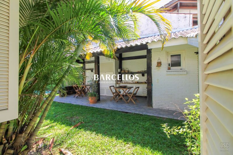 Casa com 3 quartos, 4 banheiros e 280m² à venda no bairro Ipanema, Porto Alegre