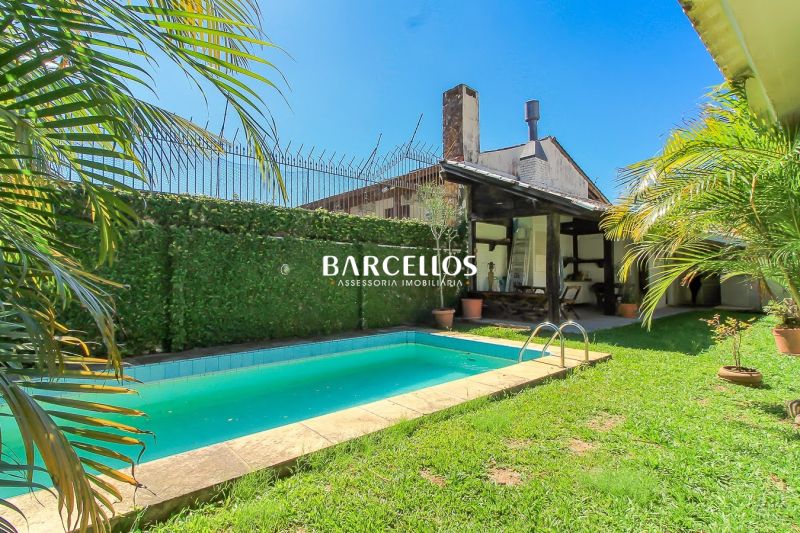 Casa com 3 quartos, 4 banheiros e 280m² à venda no bairro Ipanema, Porto Alegre