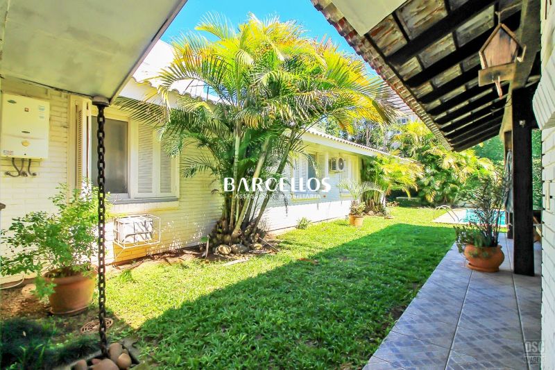Casa com 3 quartos, 4 banheiros e 280m² à venda no bairro Ipanema, Porto Alegre