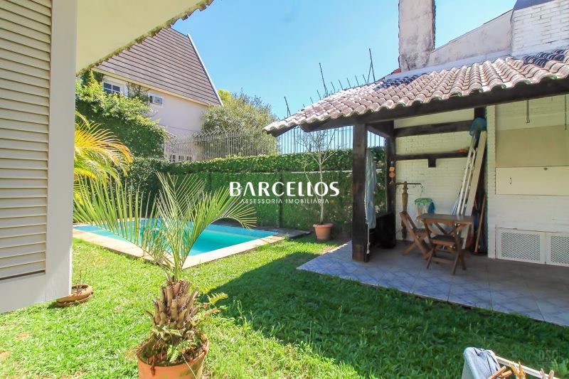 Casa com 3 quartos, 4 banheiros e 280m² à venda no bairro Ipanema, Porto Alegre