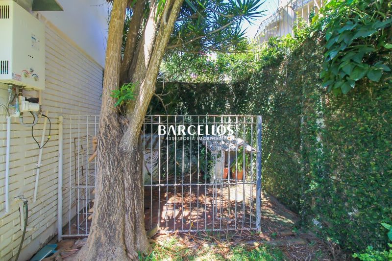 Casa com 3 quartos, 4 banheiros e 280m² à venda no bairro Ipanema, Porto Alegre