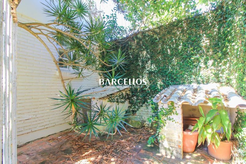 Casa com 3 quartos, 4 banheiros e 280m² à venda no bairro Ipanema, Porto Alegre
