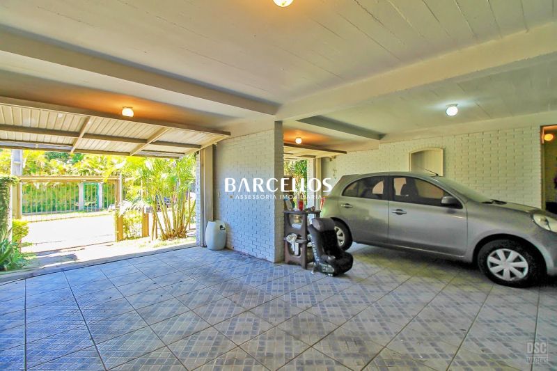 Casa com 3 quartos, 4 banheiros e 280m² à venda no bairro Ipanema, Porto Alegre