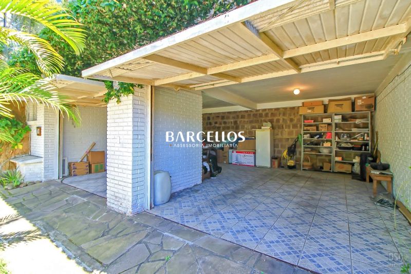Casa com 3 quartos, 4 banheiros e 280m² à venda no bairro Ipanema, Porto Alegre