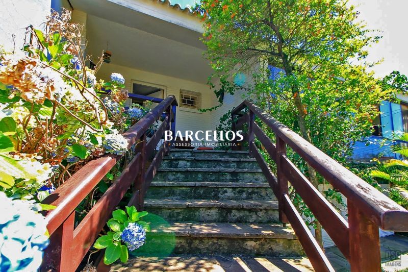 Casa com 3 quartos, 4 banheiros e 280m² à venda no bairro Ipanema, Porto Alegre