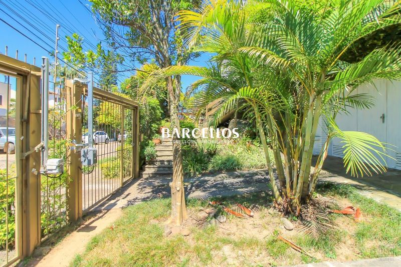 Casa com 3 quartos, 4 banheiros e 280m² à venda no bairro Ipanema, Porto Alegre