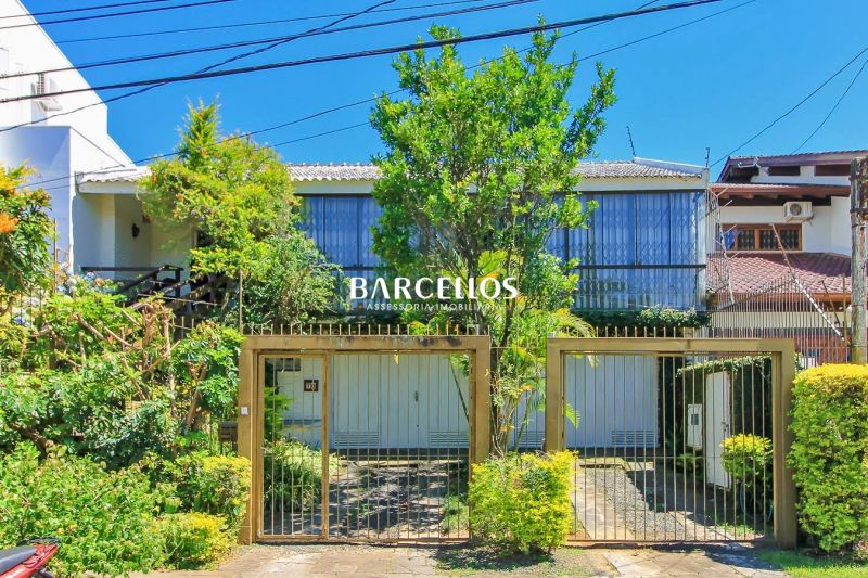 Casa com 3 quartos, 4 banheiros e 280m² à venda no bairro Ipanema, Porto Alegre