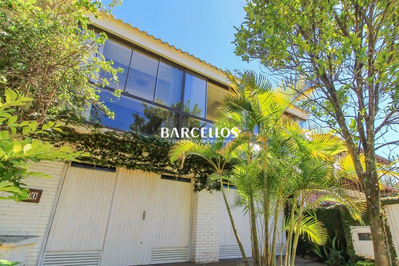 Casa com 3 quartos, 4 banheiros e 280m² à venda no bairro Ipanema, Porto Alegre