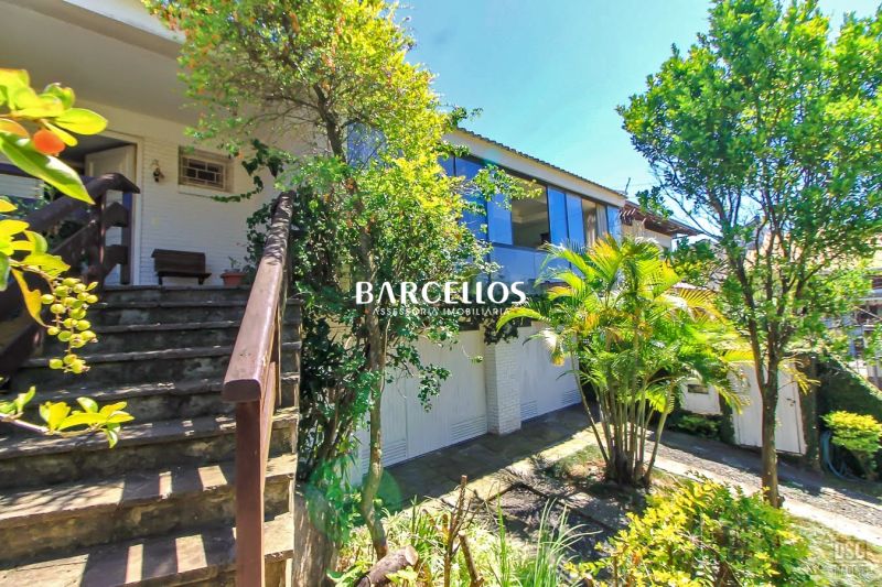 Casa com 3 quartos, 4 banheiros e 280m² à venda no bairro Ipanema, Porto Alegre