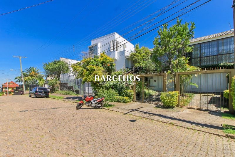Casa com 3 quartos, 4 banheiros e 280m² à venda no bairro Ipanema, Porto Alegre