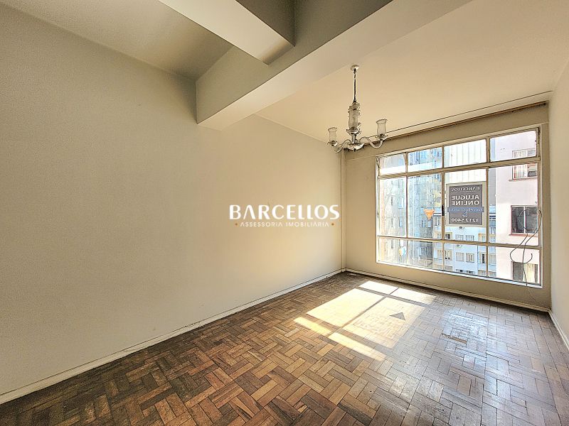 Apto com 3 quartos, 1 banheiro e 90m² à venda no bairro Centro, Porto Alegre