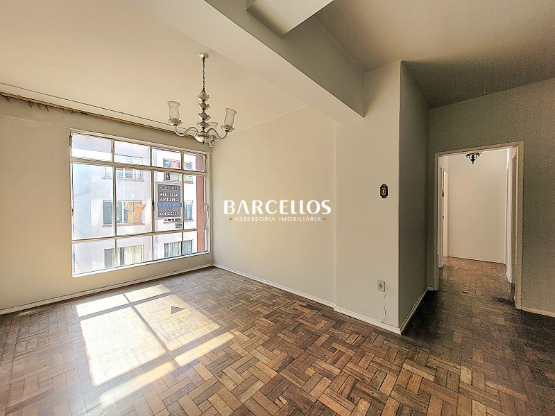 Apto com 3 quartos, 1 banheiro e 90m² à venda no bairro Centro, Porto Alegre