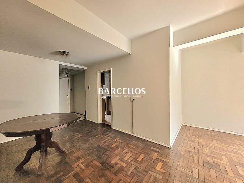 Apto com 3 quartos, 1 banheiro e 90m² à venda no bairro Centro, Porto Alegre