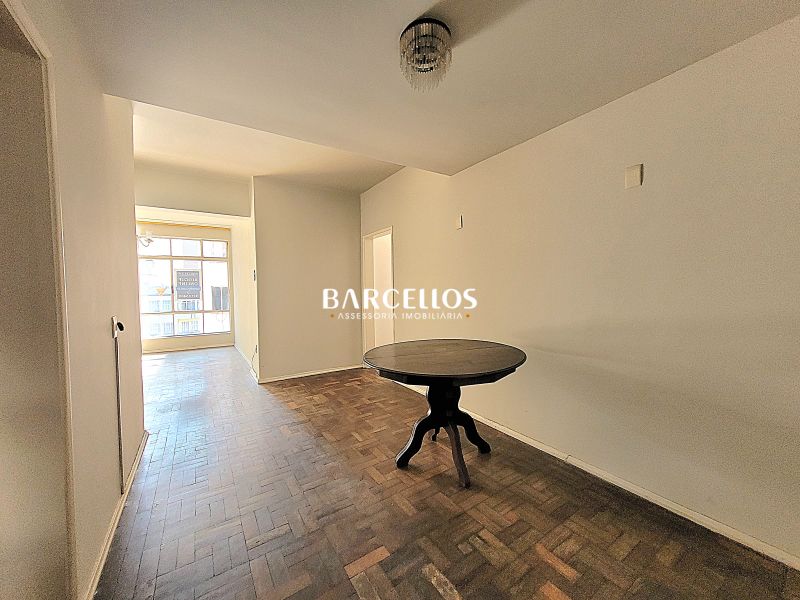 Apto com 3 quartos, 1 banheiro e 90m² à venda no bairro Centro, Porto Alegre