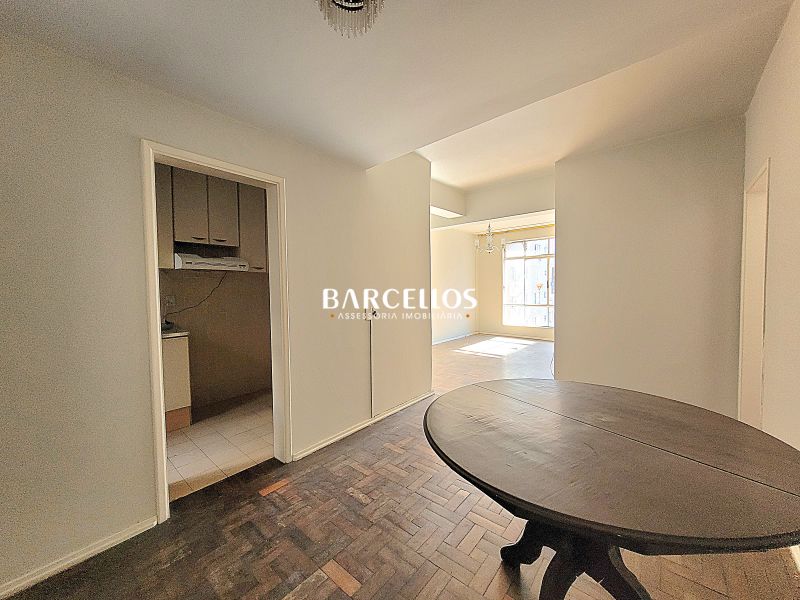 Apto com 3 quartos, 1 banheiro e 90m² à venda no bairro Centro, Porto Alegre