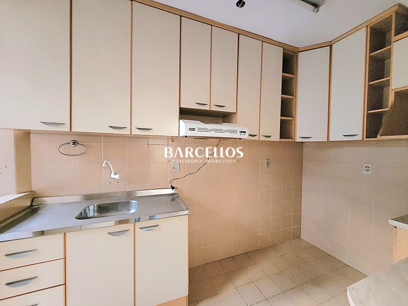Apto com 3 quartos, 1 banheiro e 90m² à venda no bairro Centro, Porto Alegre