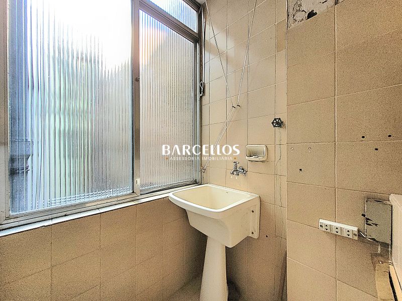 Apto com 3 quartos, 1 banheiro e 90m² à venda no bairro Centro, Porto Alegre