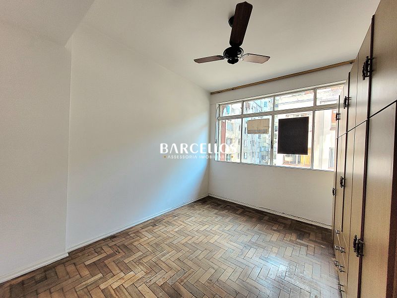 Apto com 3 quartos, 1 banheiro e 90m² à venda no bairro Centro, Porto Alegre
