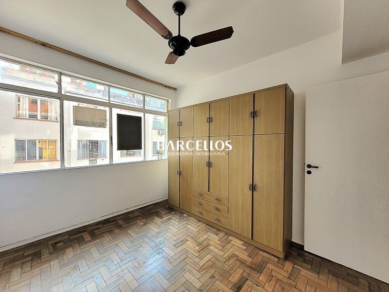 Apto com 3 quartos, 1 banheiro e 90m² à venda no bairro Centro, Porto Alegre