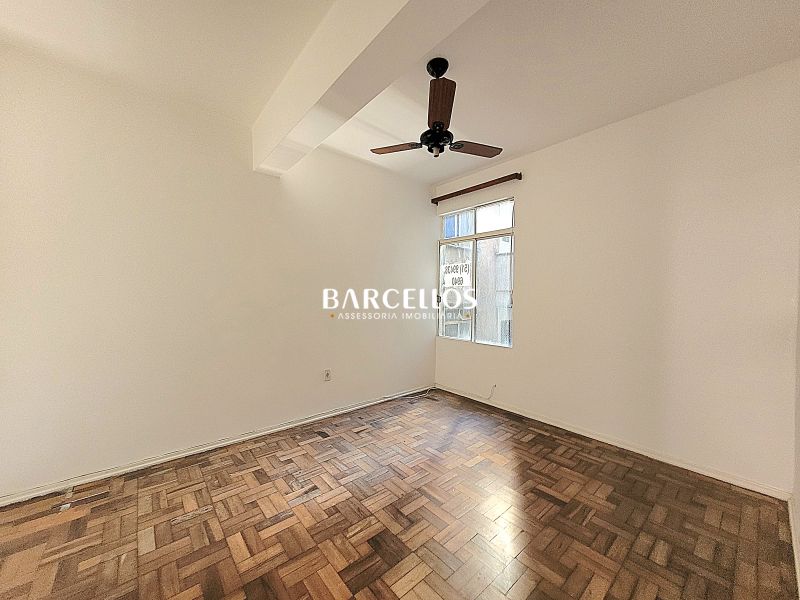 Apto com 3 quartos, 1 banheiro e 90m² à venda no bairro Centro, Porto Alegre