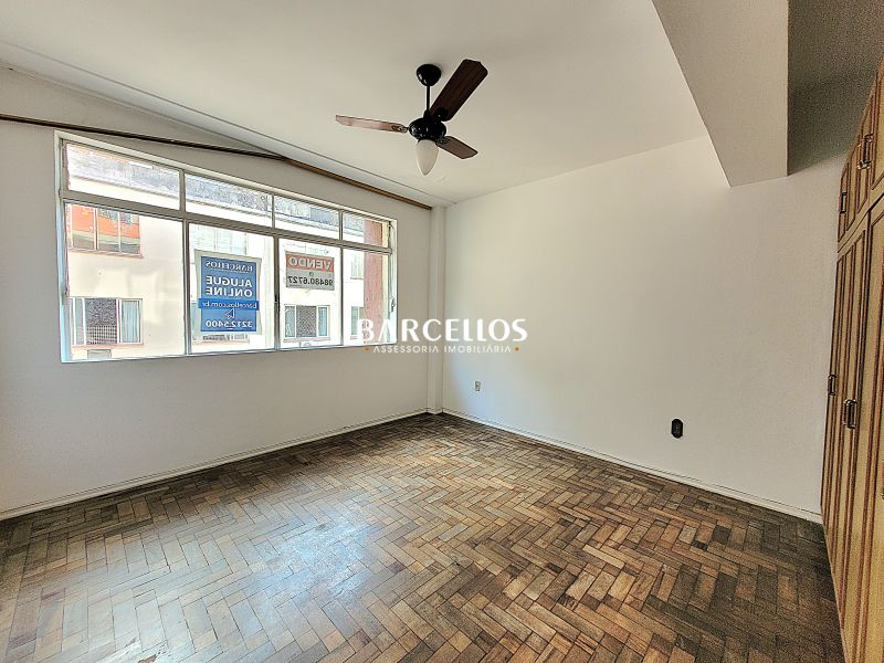 Apto com 3 quartos, 1 banheiro e 90m² à venda no bairro Centro, Porto Alegre