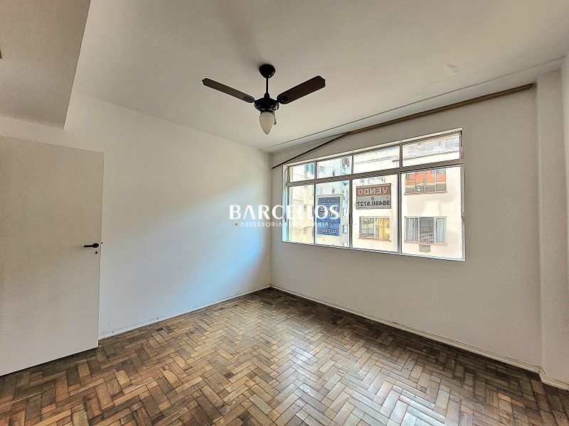 Apto com 3 quartos, 1 banheiro e 90m² à venda no bairro Centro, Porto Alegre