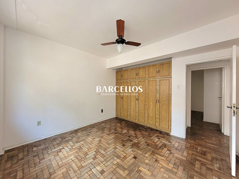 Apto com 3 quartos, 1 banheiro e 90m² à venda no bairro Centro, Porto Alegre
