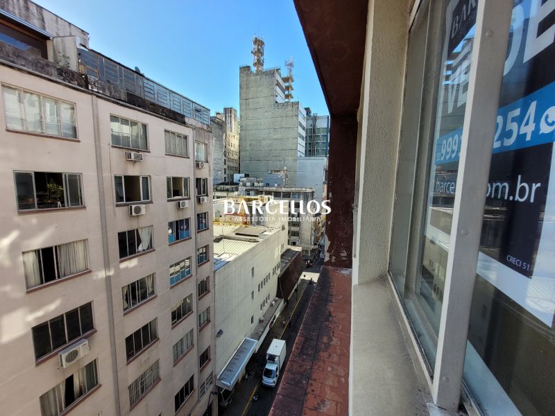 Apto com 3 quartos, 1 banheiro e 90m² à venda no bairro Centro, Porto Alegre