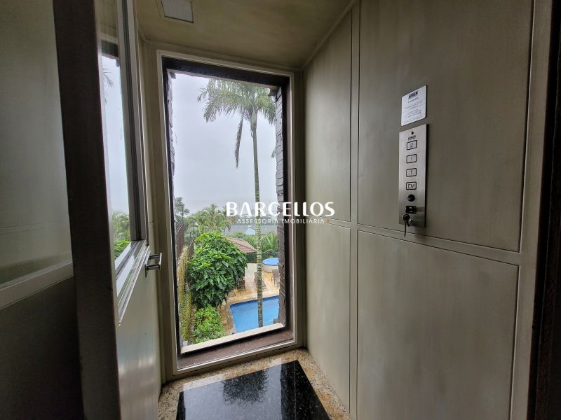 Casa com 3 quartos, 4 banheiros e 430m² à venda no bairro Vila Assuncao, Porto Alegre