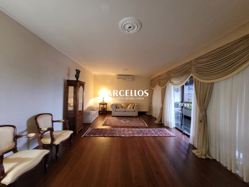 Casa com 3 quartos, 4 banheiros e 430m² à venda no bairro Vila Assuncao, Porto Alegre