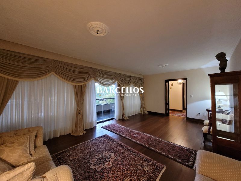 Casa com 3 quartos, 4 banheiros e 430m² à venda no bairro Vila Assuncao, Porto Alegre