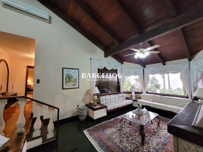 Casa com 3 quartos, 4 banheiros e 430m² à venda no bairro Vila Assuncao, Porto Alegre