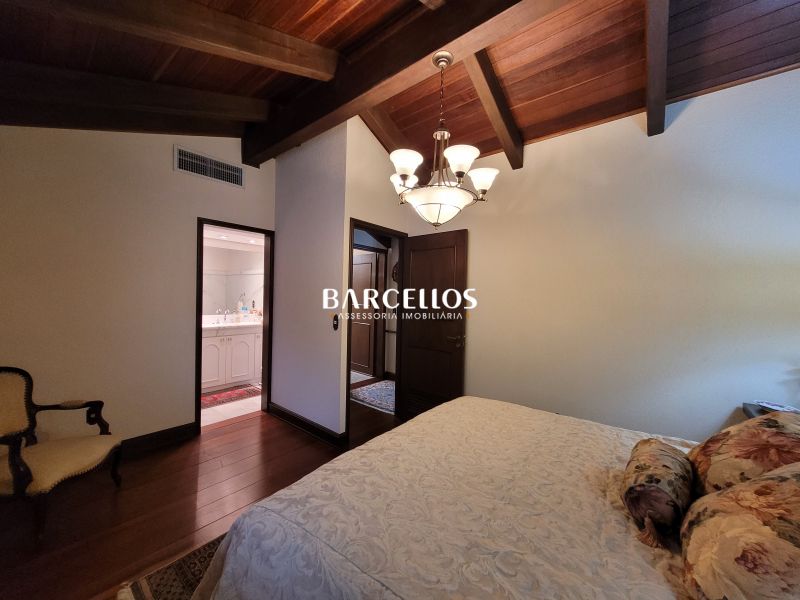Casa com 3 quartos, 4 banheiros e 430m² à venda no bairro Vila Assuncao, Porto Alegre