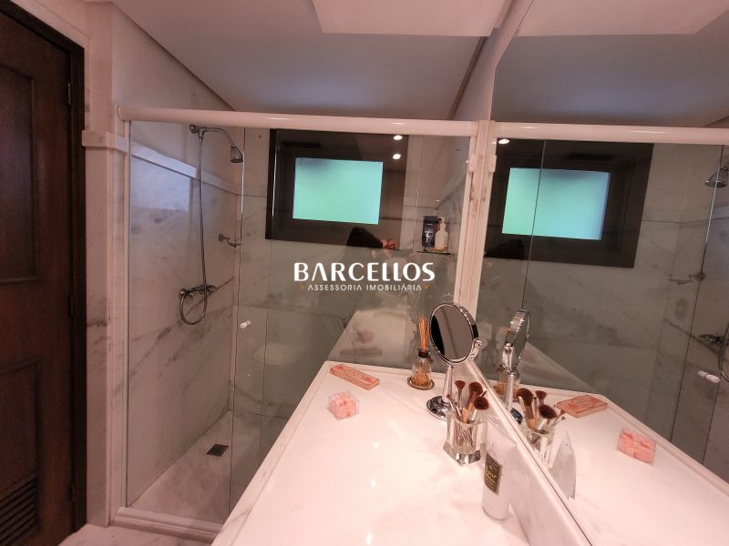 Casa com 3 quartos, 4 banheiros e 430m² à venda no bairro Vila Assuncao, Porto Alegre