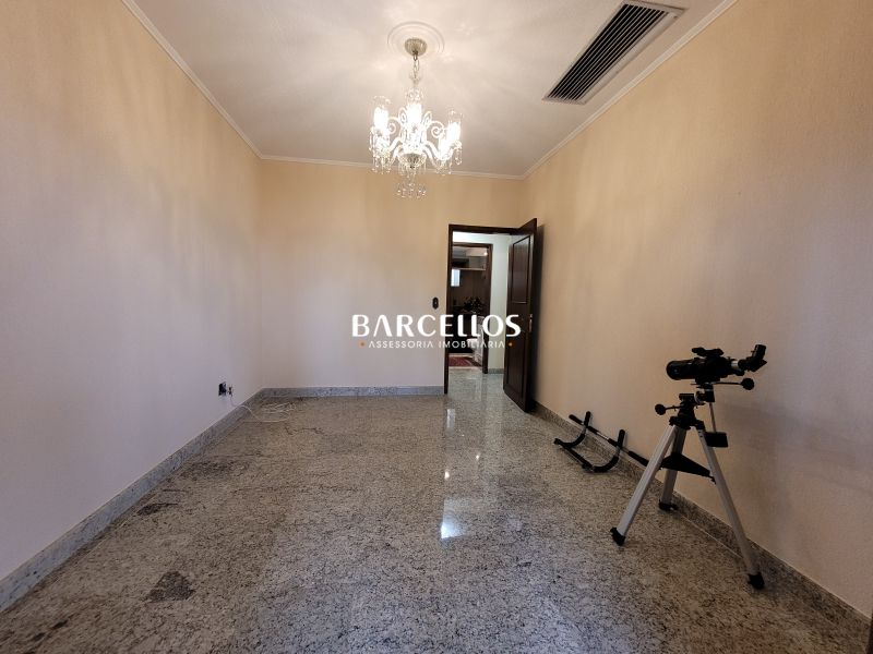 Casa com 3 quartos, 4 banheiros e 430m² à venda no bairro Vila Assuncao, Porto Alegre