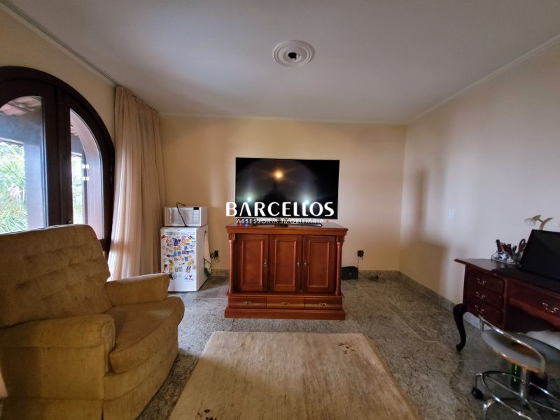 Casa com 3 quartos, 4 banheiros e 430m² à venda no bairro Vila Assuncao, Porto Alegre