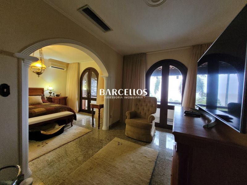 Casa com 3 quartos, 4 banheiros e 430m² à venda no bairro Vila Assuncao, Porto Alegre