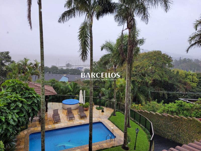 Casa com 3 quartos, 4 banheiros e 430m² à venda no bairro Vila Assuncao, Porto Alegre