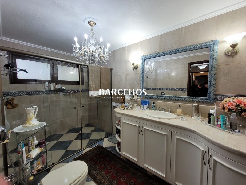 Casa com 3 quartos, 4 banheiros e 430m² à venda no bairro Vila Assuncao, Porto Alegre