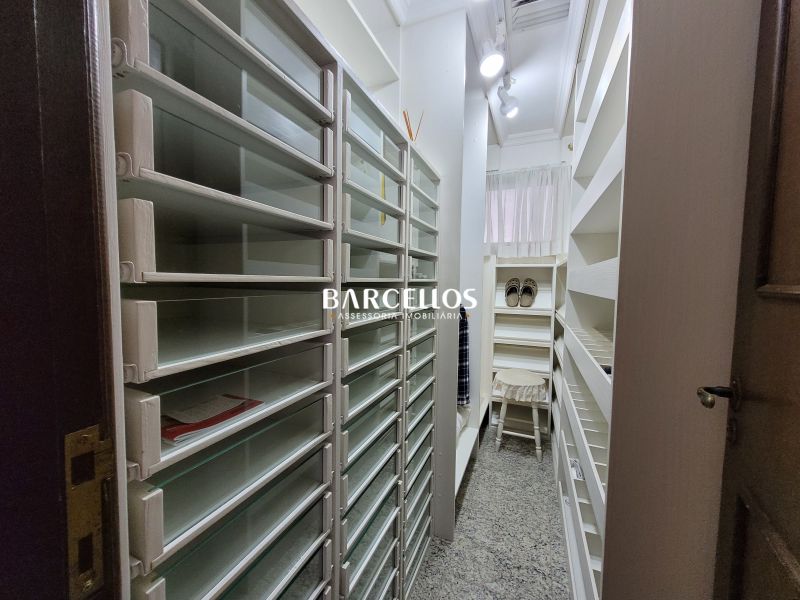 Casa com 3 quartos, 4 banheiros e 430m² à venda no bairro Vila Assuncao, Porto Alegre