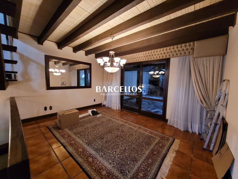Casa com 3 quartos, 4 banheiros e 430m² à venda no bairro Vila Assuncao, Porto Alegre