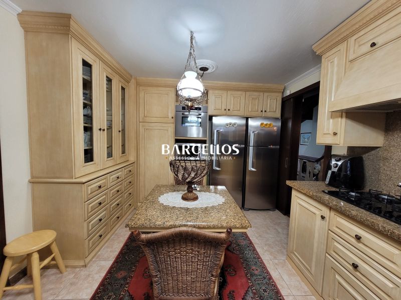 Casa com 3 quartos, 4 banheiros e 430m² à venda no bairro Vila Assuncao, Porto Alegre