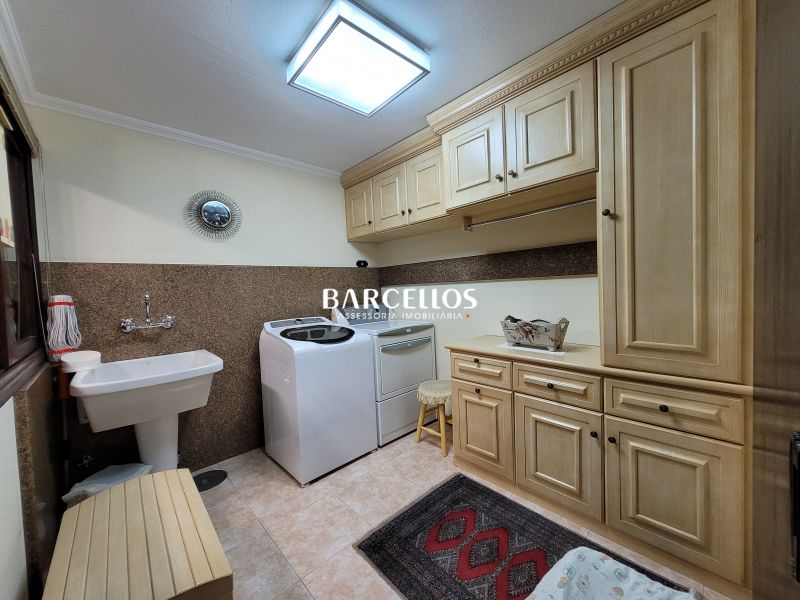 Casa com 3 quartos, 4 banheiros e 430m² à venda no bairro Vila Assuncao, Porto Alegre