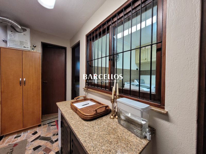 Casa com 3 quartos, 4 banheiros e 430m² à venda no bairro Vila Assuncao, Porto Alegre