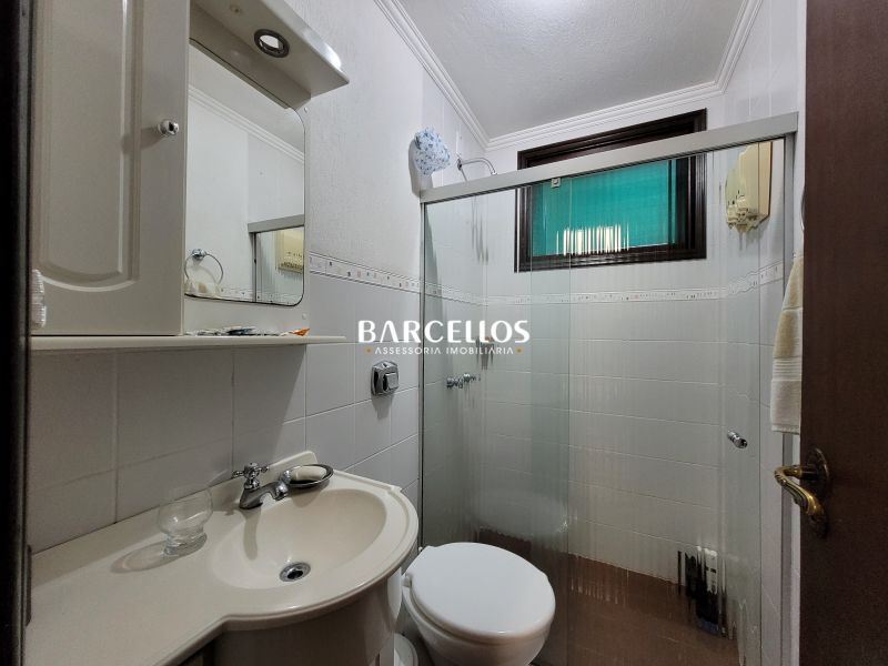 Casa com 3 quartos, 4 banheiros e 430m² à venda no bairro Vila Assuncao, Porto Alegre
